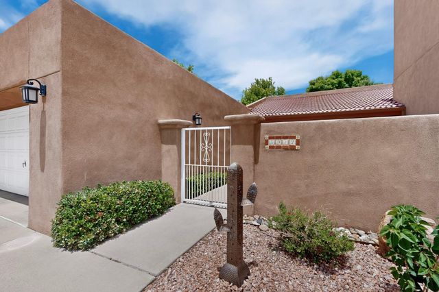 5912 Canyon Crest Place NE, Albuquerque, NM 87111