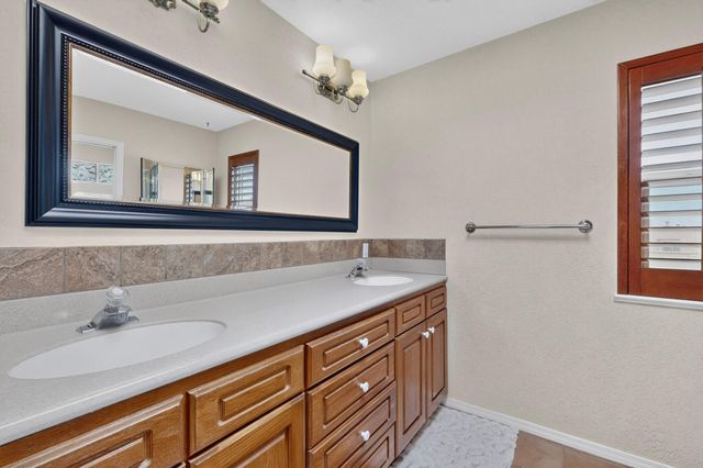 5912 Canyon Crest Place NE, Albuquerque, NM 87111