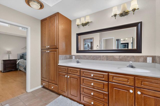 5912 Canyon Crest Place NE, Albuquerque, NM 87111