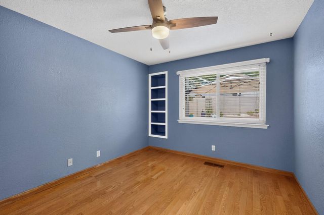 5912 Canyon Crest Place NE, Albuquerque, NM 87111