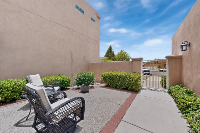 5912 Canyon Crest Place NE, Albuquerque, NM 87111