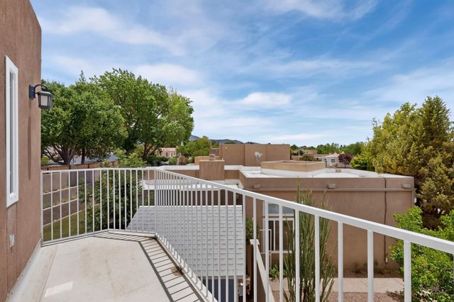 5912 Canyon Crest Place NE, Albuquerque, NM 87111