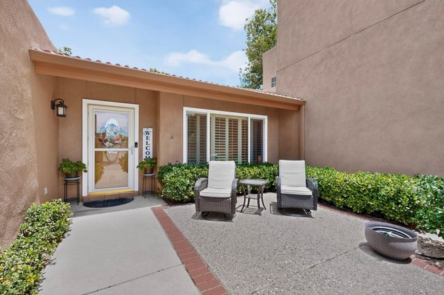 5912 Canyon Crest Place NE, Albuquerque, NM 87111