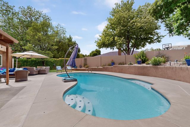 5912 Canyon Crest Place NE, Albuquerque, NM 87111