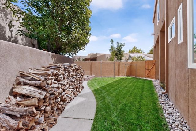 5912 Canyon Crest Place NE, Albuquerque, NM 87111