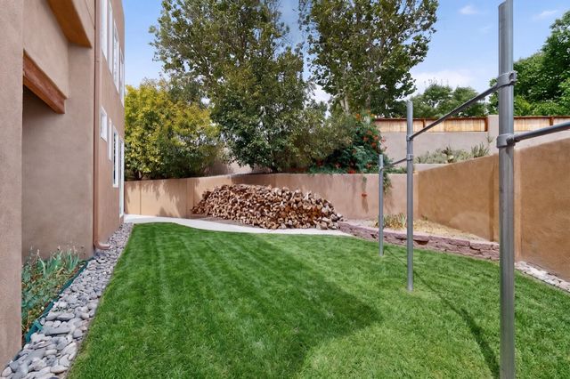 5912 Canyon Crest Place NE, Albuquerque, NM 87111