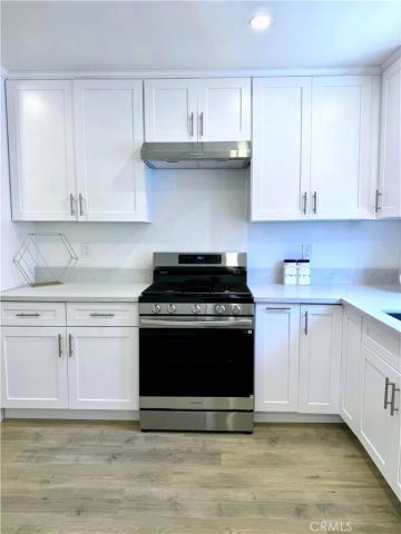 134 W 49th, Los Angeles, CA 90037