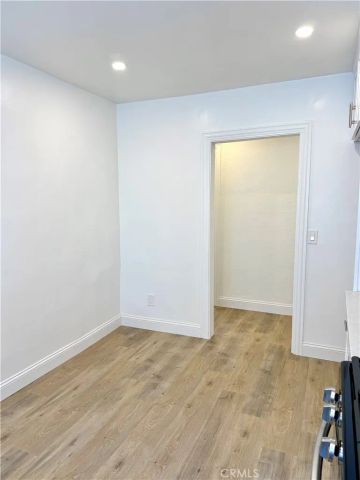 134 W 49th, Los Angeles, CA 90037