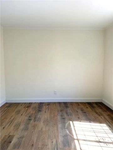 134 W 49th, Los Angeles, CA 90037