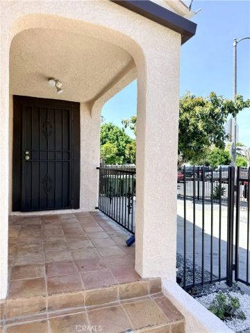 134 W 49th, Los Angeles, CA 90037