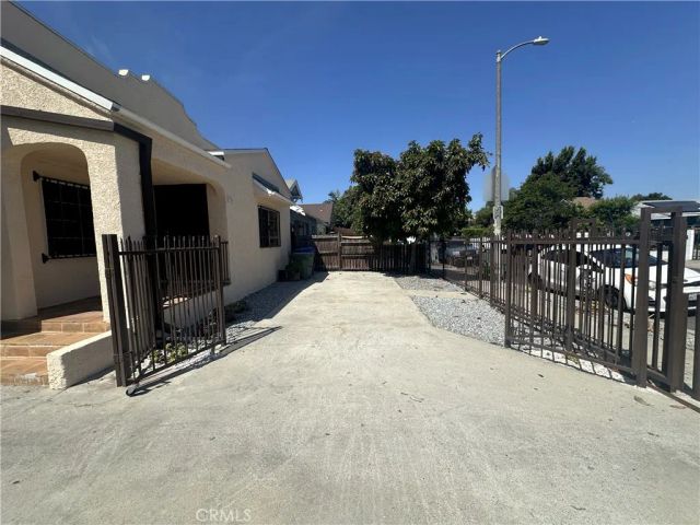 134 W 49th, Los Angeles, CA 90037