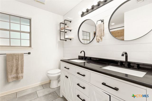 1548 Valley Forest, Canyon Lake, TX 78133