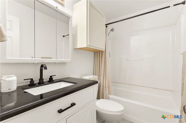 1548 Valley Forest, Canyon Lake, TX 78133