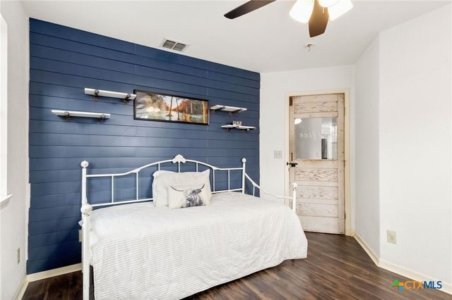 1548 Valley Forest, Canyon Lake, TX 78133