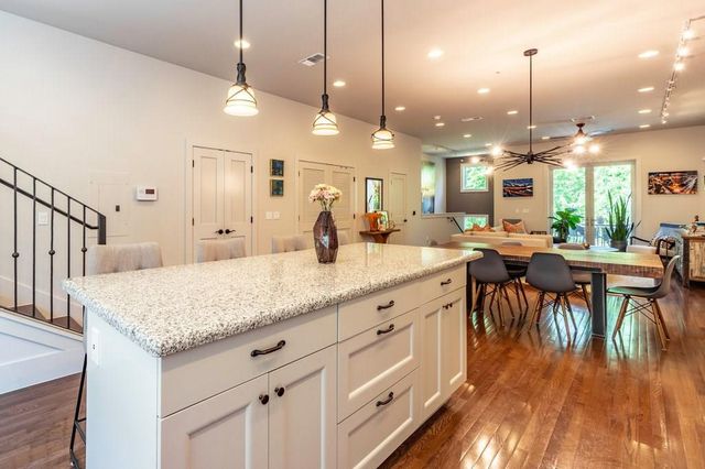 206 E Live Oak ST F, Austin, TX 78704