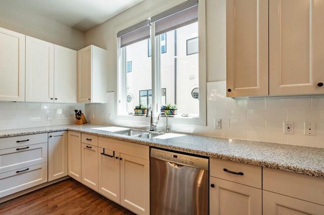 206 E Live Oak ST F, Austin, TX 78704