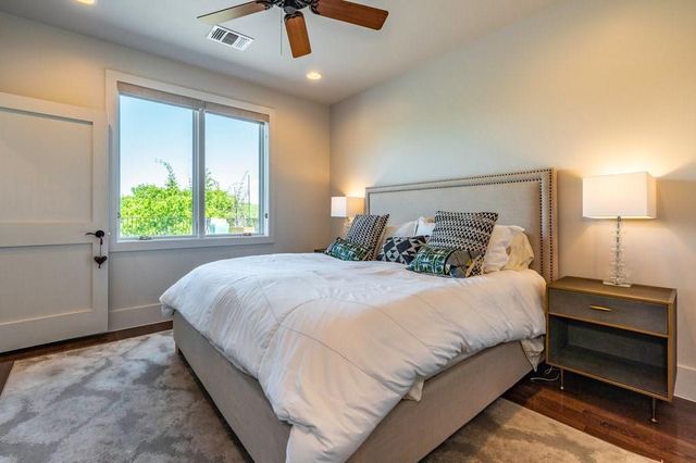 206 E Live Oak ST F, Austin, TX 78704