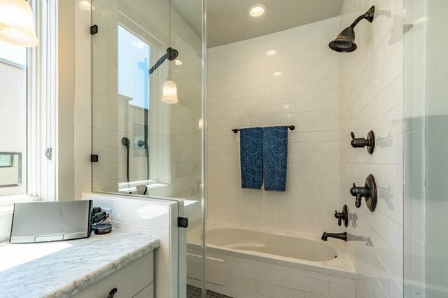 206 E Live Oak ST F, Austin, TX 78704