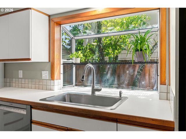 175 BUSHNELL Ln, Eugene, OR 97404