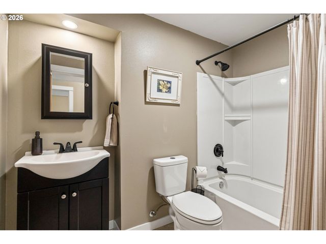 175 BUSHNELL Ln, Eugene, OR 97404