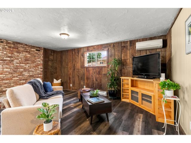 175 BUSHNELL Ln, Eugene, OR 97404