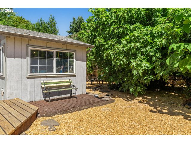 175 BUSHNELL Ln, Eugene, OR 97404