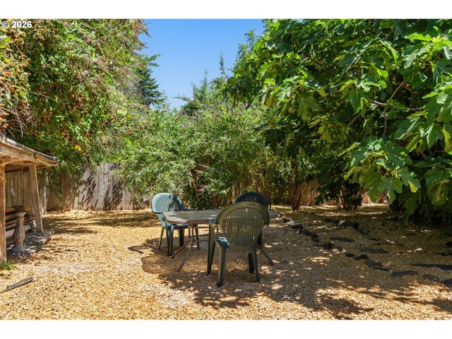 175 BUSHNELL Ln, Eugene, OR 97404