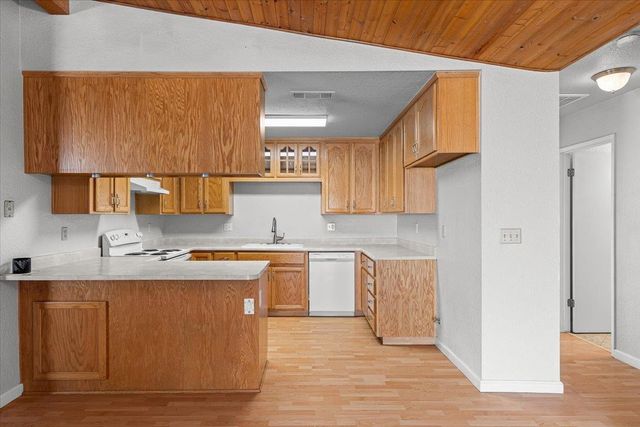 824 Perlette Way, Modesto, CA 95356