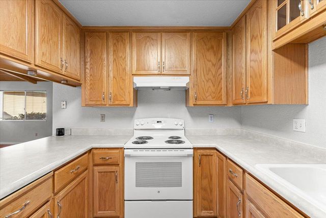 824 Perlette Way, Modesto, CA 95356