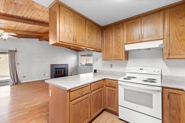 824 Perlette Way, Modesto, CA 95356