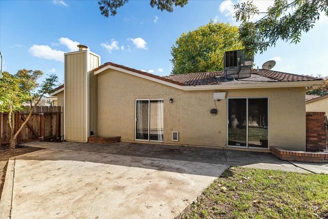 824 Perlette Way, Modesto, CA 95356