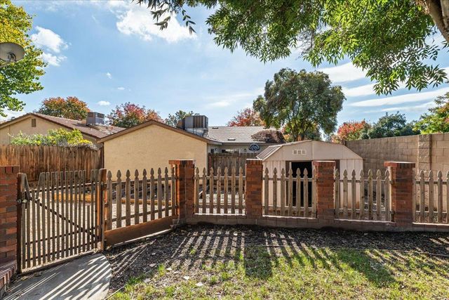 824 Perlette Way, Modesto, CA 95356