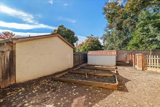 824 Perlette Way, Modesto, CA 95356