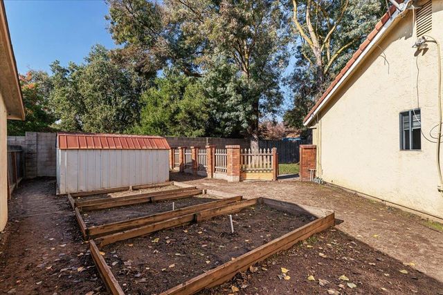 824 Perlette Way, Modesto, CA 95356