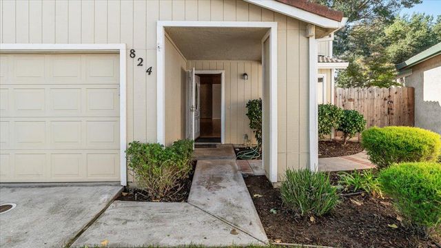 824 Perlette Way, Modesto, CA 95356