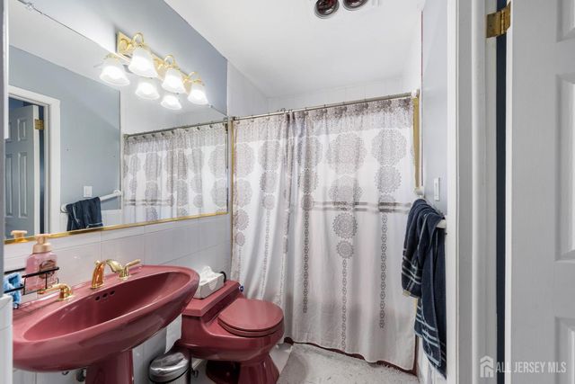 78 Roosevelt Avenue, Colonia, NJ 07067