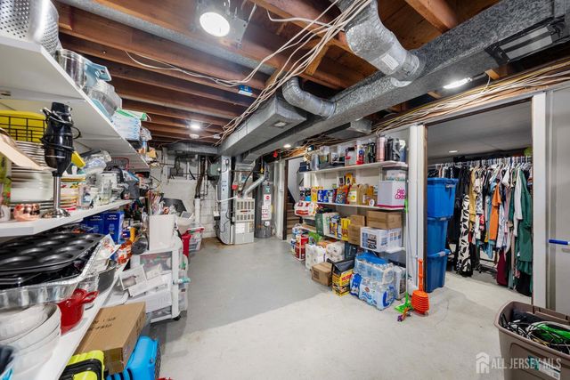 78 Roosevelt Avenue, Colonia, NJ 07067