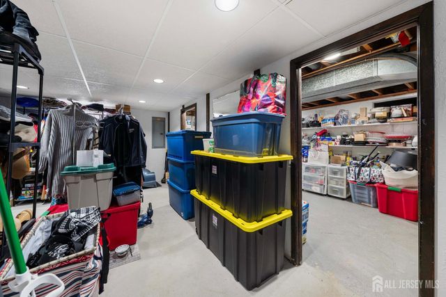 78 Roosevelt Avenue, Colonia, NJ 07067