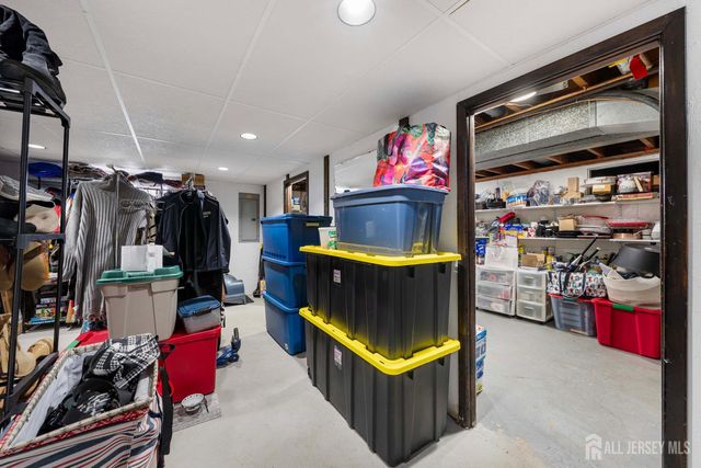 78 Roosevelt Avenue, Colonia, NJ 07067