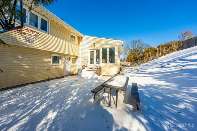 78 Roosevelt Avenue, Colonia, NJ 07067