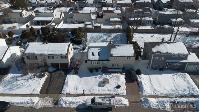 78 Roosevelt Avenue, Colonia, NJ 07067