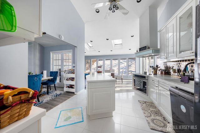 78 Roosevelt Avenue, Colonia, NJ 07067