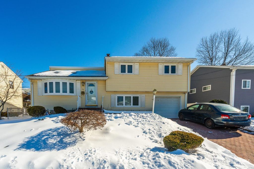 78 Roosevelt Avenue, Colonia, NJ 07067