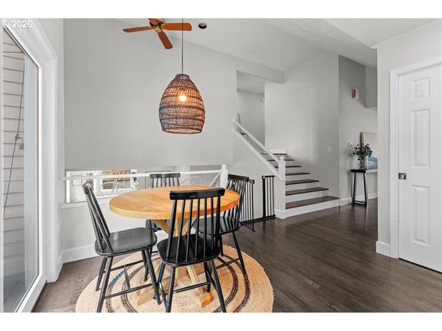 1906 SUNRAY Ct, West Linn, OR 97068