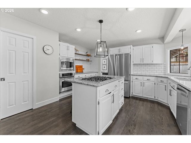 1906 SUNRAY Ct, West Linn, OR 97068