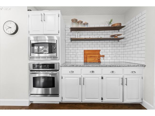 1906 SUNRAY Ct, West Linn, OR 97068