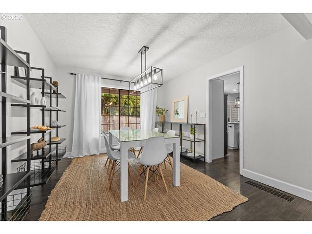 1906 SUNRAY Ct, West Linn, OR 97068