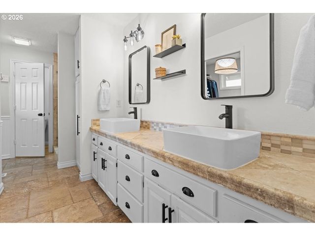 1906 SUNRAY Ct, West Linn, OR 97068