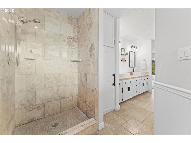 1906 SUNRAY Ct, West Linn, OR 97068