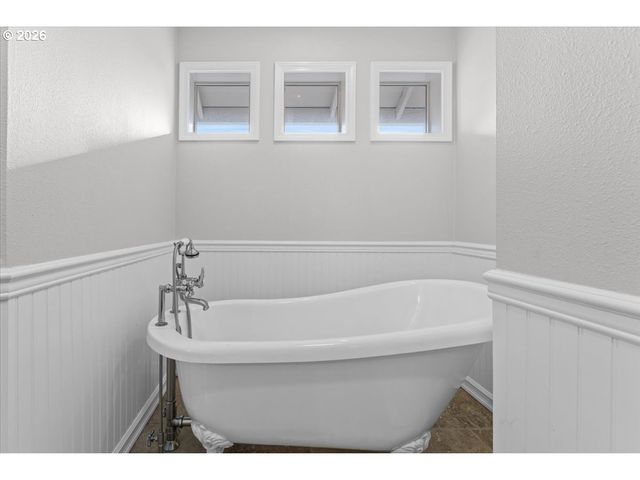 1906 SUNRAY Ct, West Linn, OR 97068